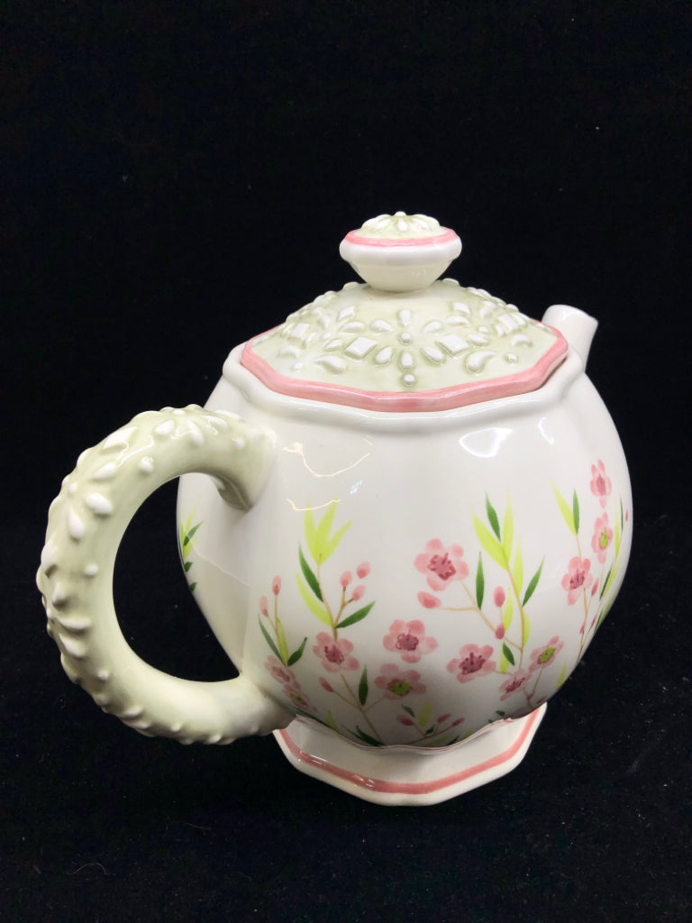 PINK FLORAL TEAPOT.