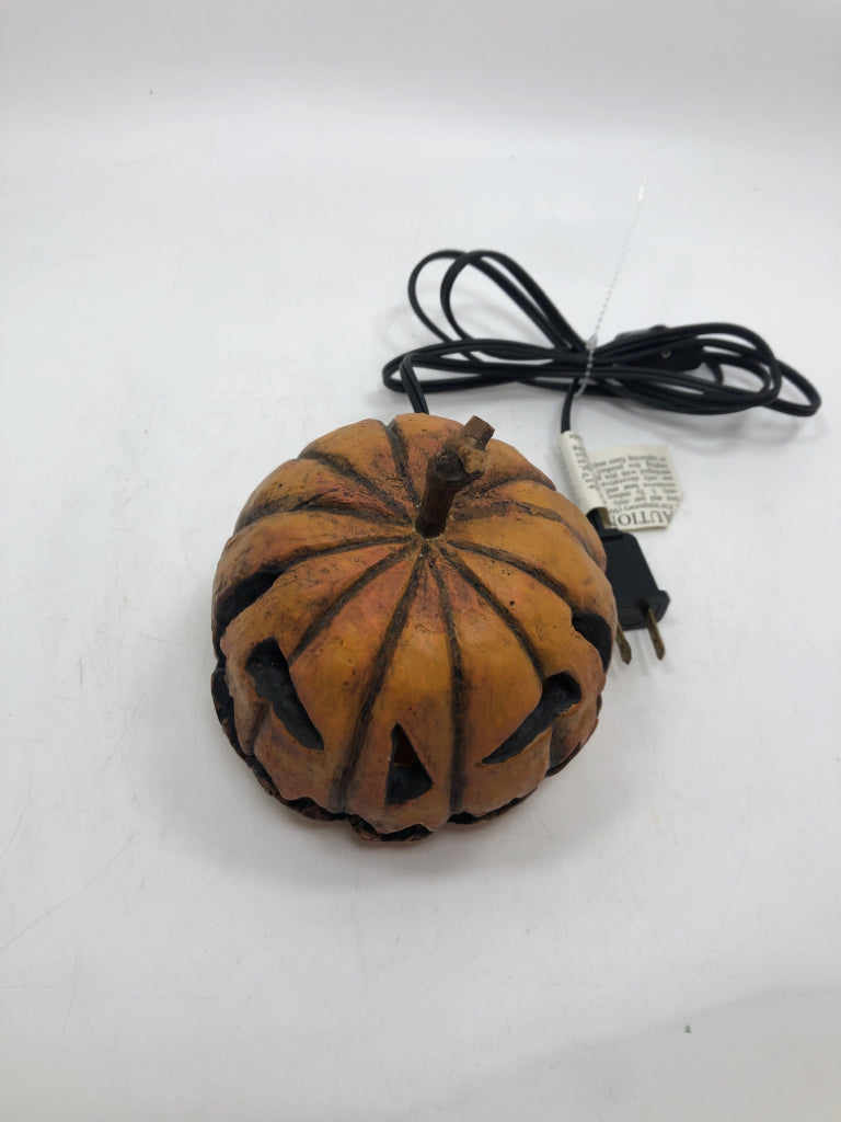 RESIN JACK O LANTERN LIGHT.