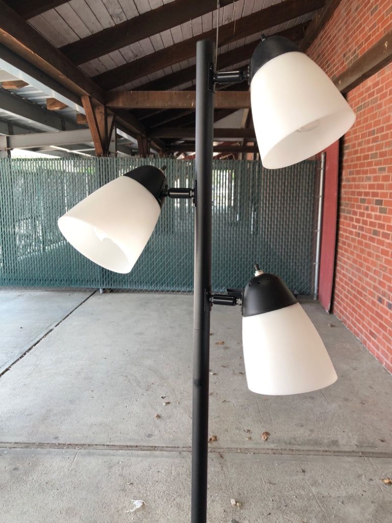 BLACK METAL FLOOR LAMP W/3 WHITE PLASTIC ADJUSTABLE SHADES.