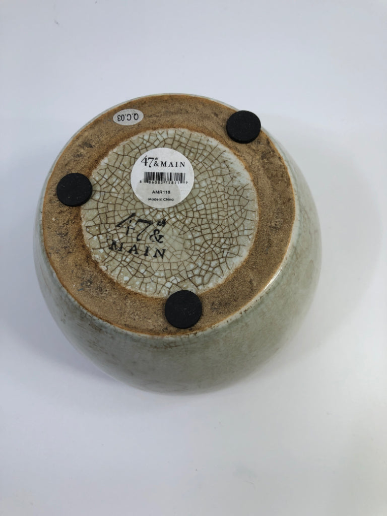 CREAM CRACKLE PLANTER W/FLOWER PATTERN BROWN EDGE.