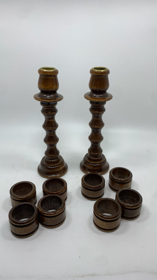 2 WOOD RIBBED CONVERTIBLE CANDLE HOLDER 4PC NAPKIN RINGS.