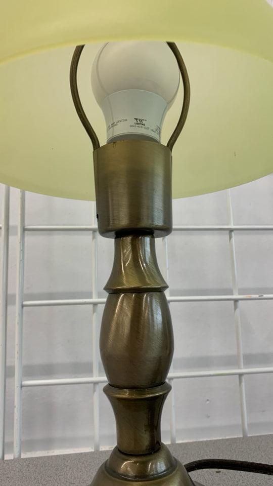 SM FROSTED DOME SHADE BRASS LAMP.
