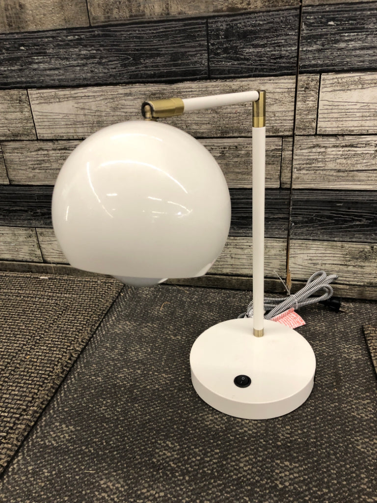 ADJUSTABLE EYEBALL STYLE DESK LAMP.
