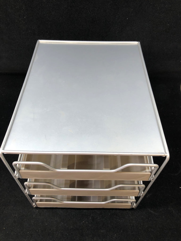 3-DRAWER ORGANIZER.