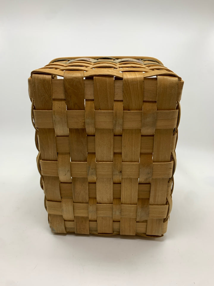 LIGHTHOUSE/SHIP ON SQUARE WEAVED BASKET.