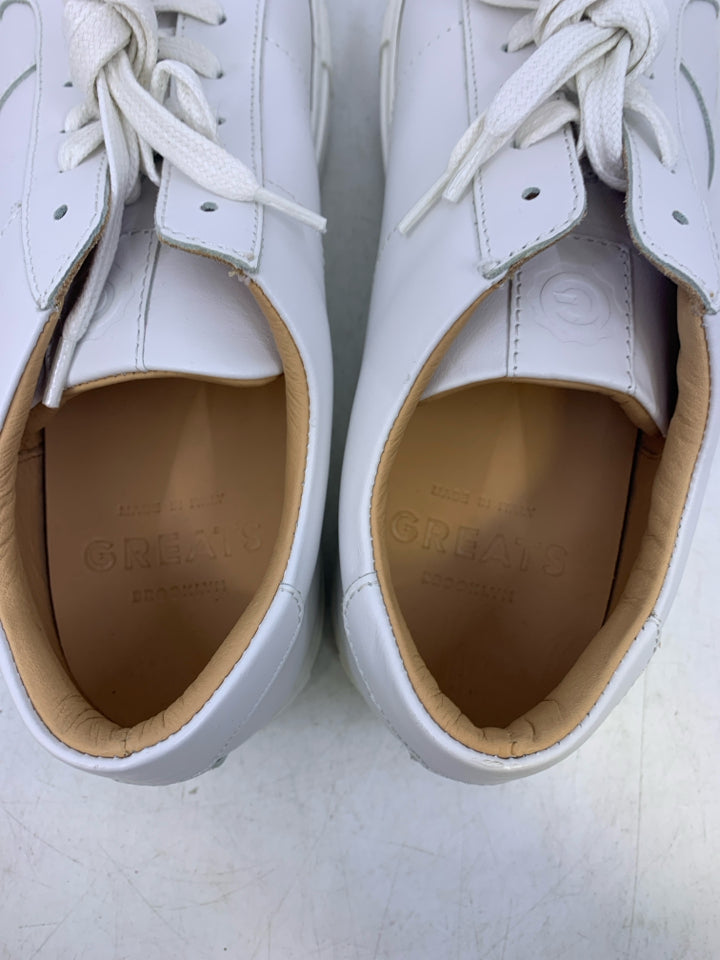 Size 8.5 Young Men's Shoes