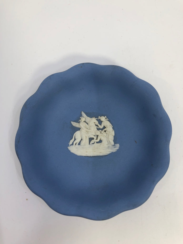 VTG JASPERWARE MUSES WATERING PEGASUS SCALLOPED DISH.