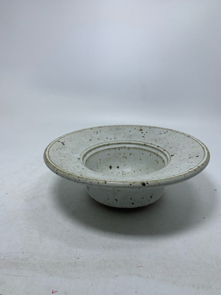 SPECKLED HEAVY POTTERY BOWL W/ THICK EDGE.