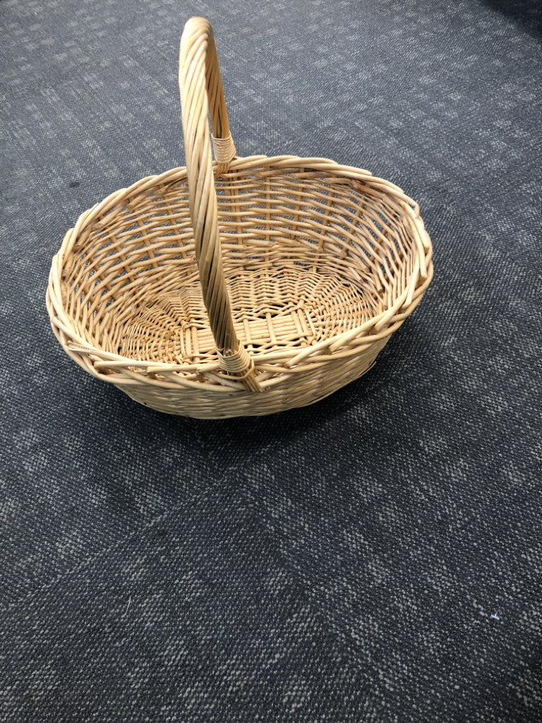 OVAL WICKER BASKET W/LARGE HANDLE.