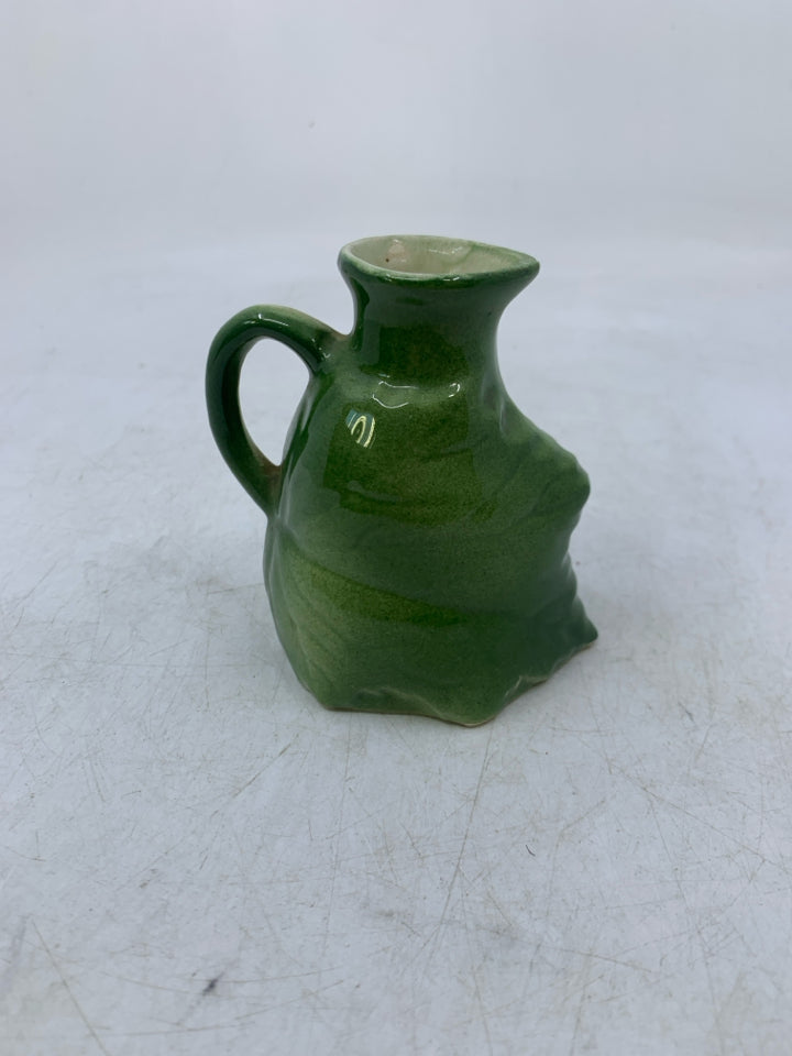 VTG GREEN CERAMIC MAPLE SYRUP MAPLE LEAF DETAIL.