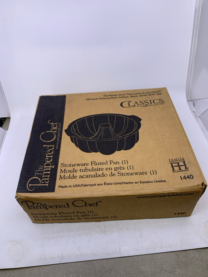 STONEWARE FLUTED PAN IN BOX RETIRED.
