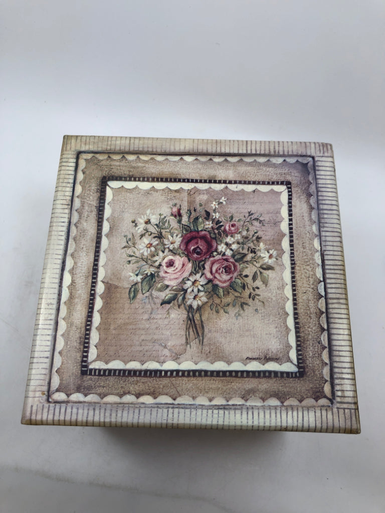 BIRD IN FLOWERS DECORATIVE BOX.