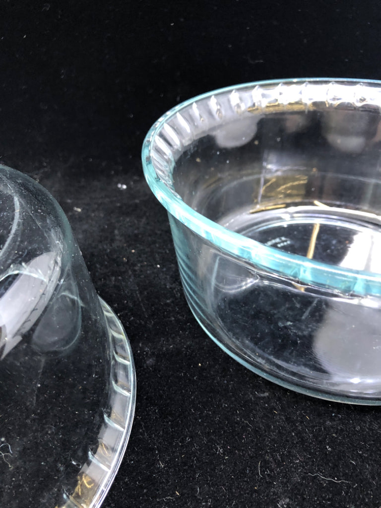 2 SMALL GLASS SERVING BOWLS.