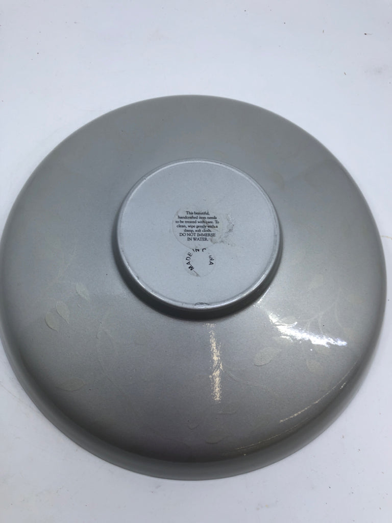 SILVER DEEP ROUND DISH CANDLE HOLDER WITH GRAY/GREEN LEAVES.