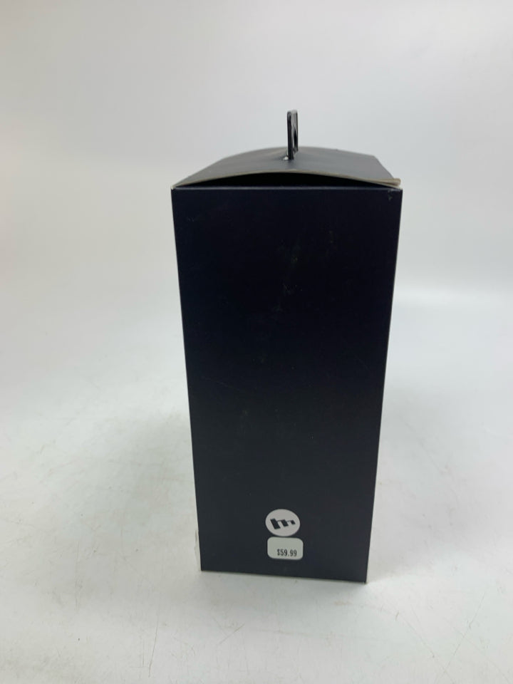 NIB MOPHIE 15W WIRELESS CHARGING STAND.