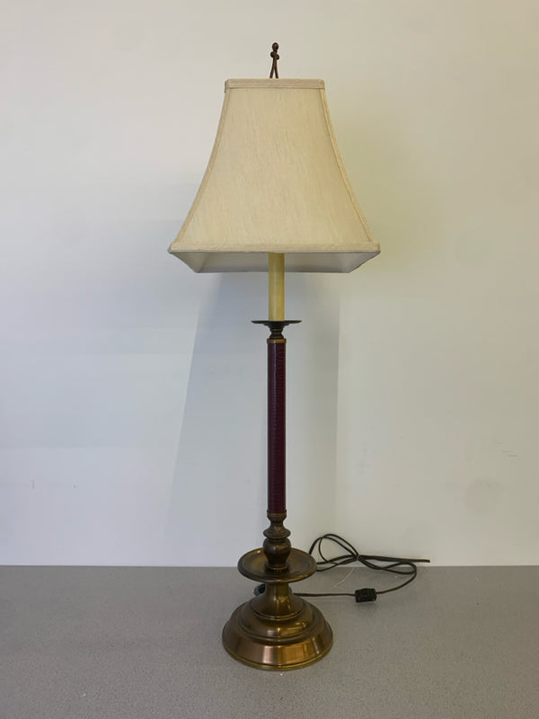 TALL PENCIL LAMP WITH SQUARE SHADE.