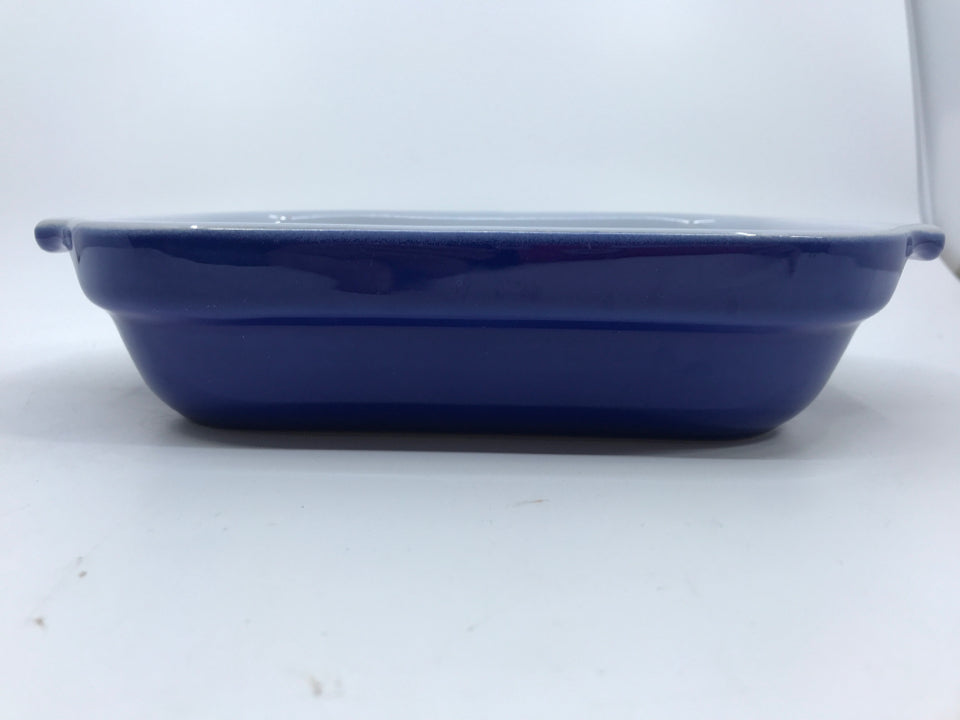 LIGHT BLUE RECTANGLE STONEWARE BAKING DISH.