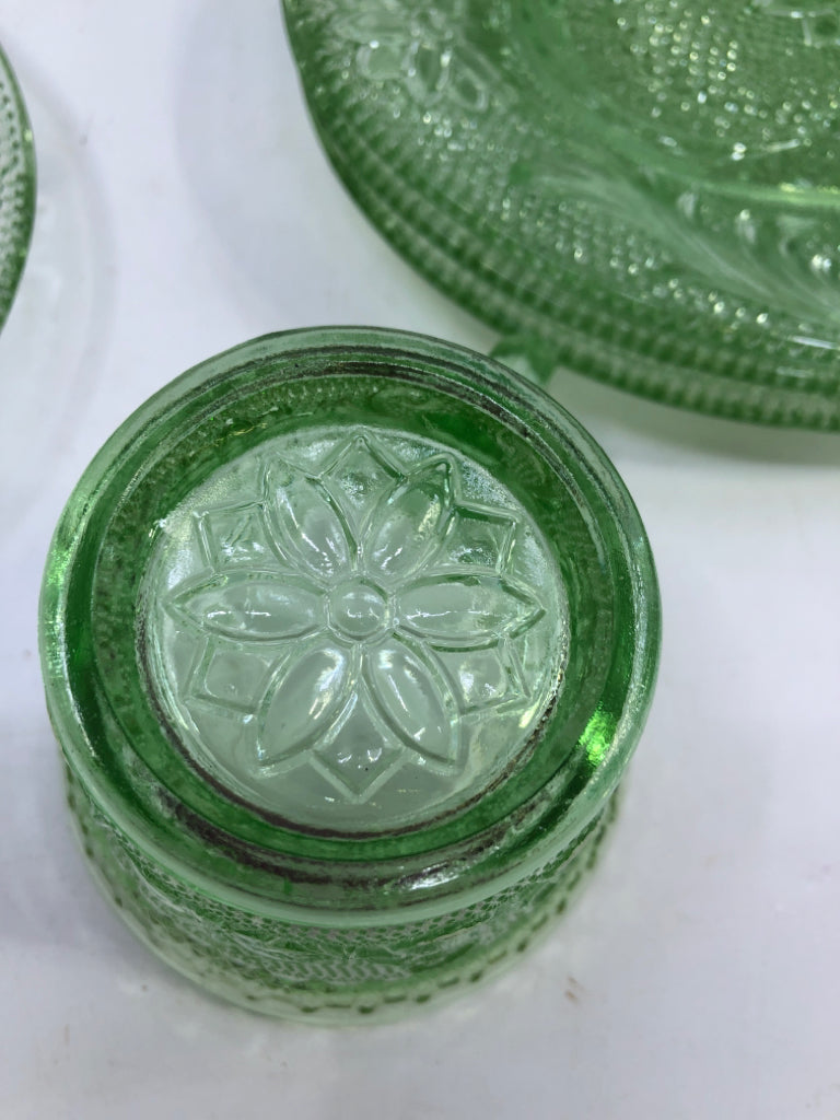 8PC GREEN GLASS SNACK SET: CUPS + PLATES.
