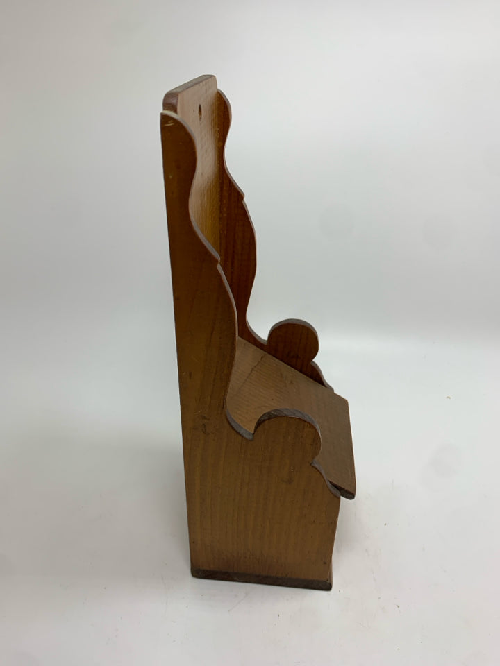 STANDING WOODEN WALL-ORGANIZER.