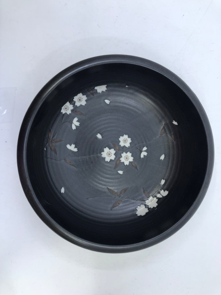 2 LARGE WHITE FLOWER SERVING BOWLS.