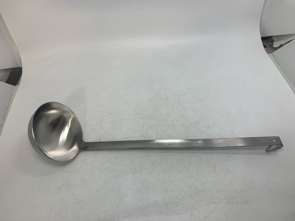 STAINLESS STEEL LARGE LADLE.
