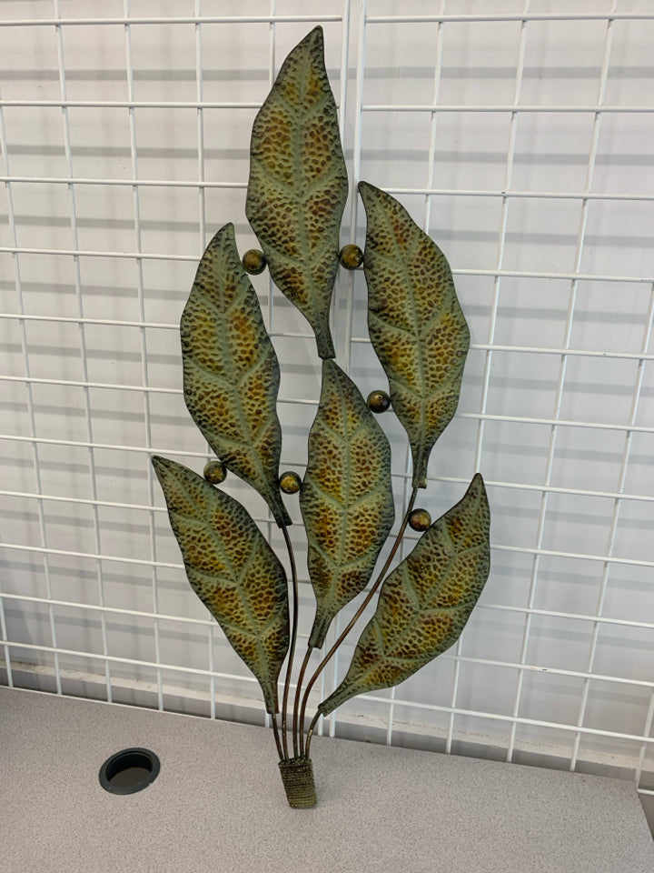 LEAVES PUNCHED METAL WALL DECOR.