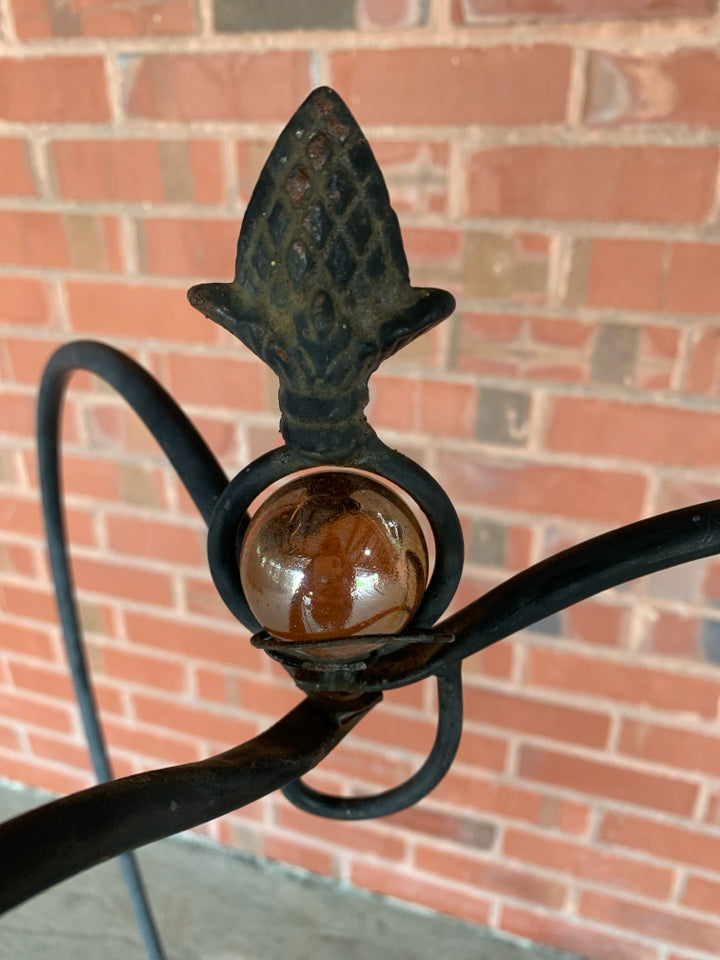 HEART-SHAPED BALANCING PLANT STAND W/GLASS GEM.