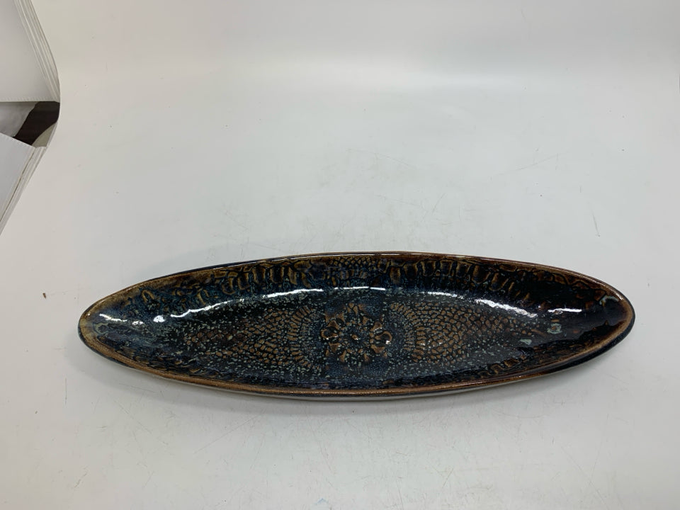 OVAL NARROW TEXTURED DARK BLUE/BROWN POTTERY TRAY.