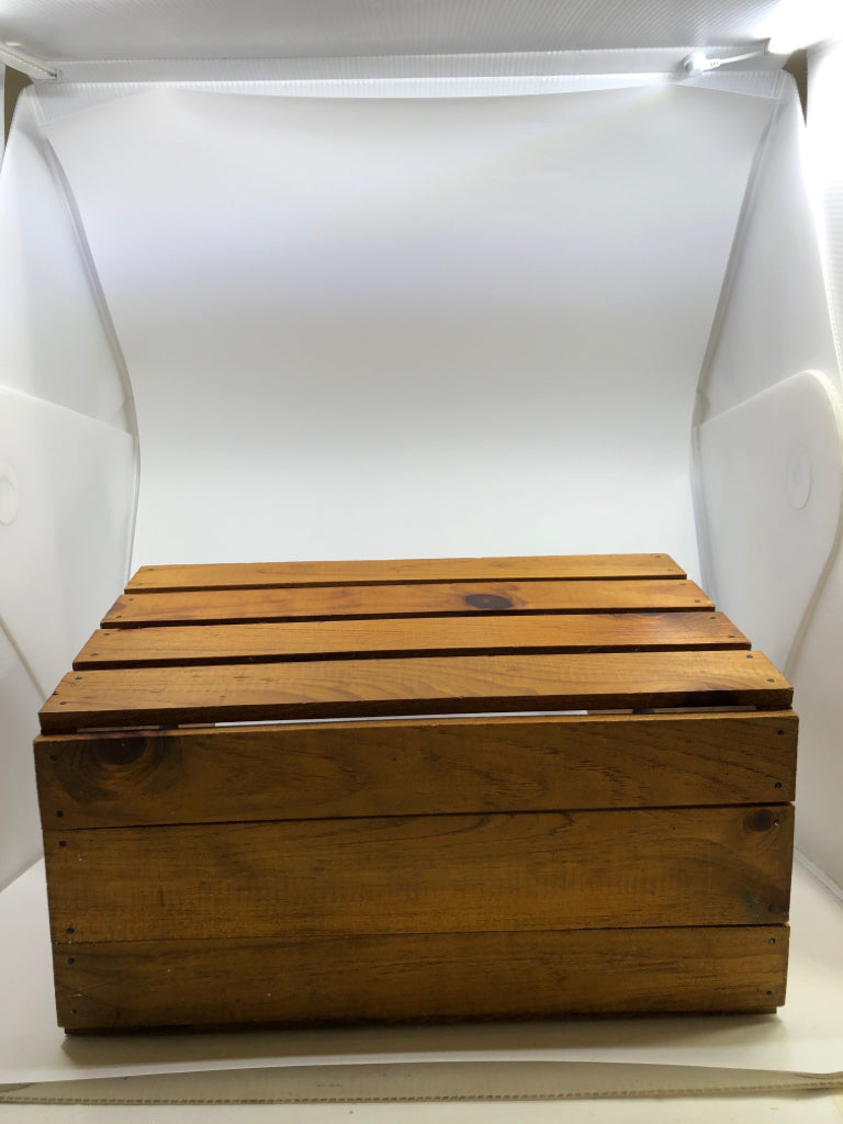 WOOD MAGAZINE BASKET W/HEART CUTOUT.