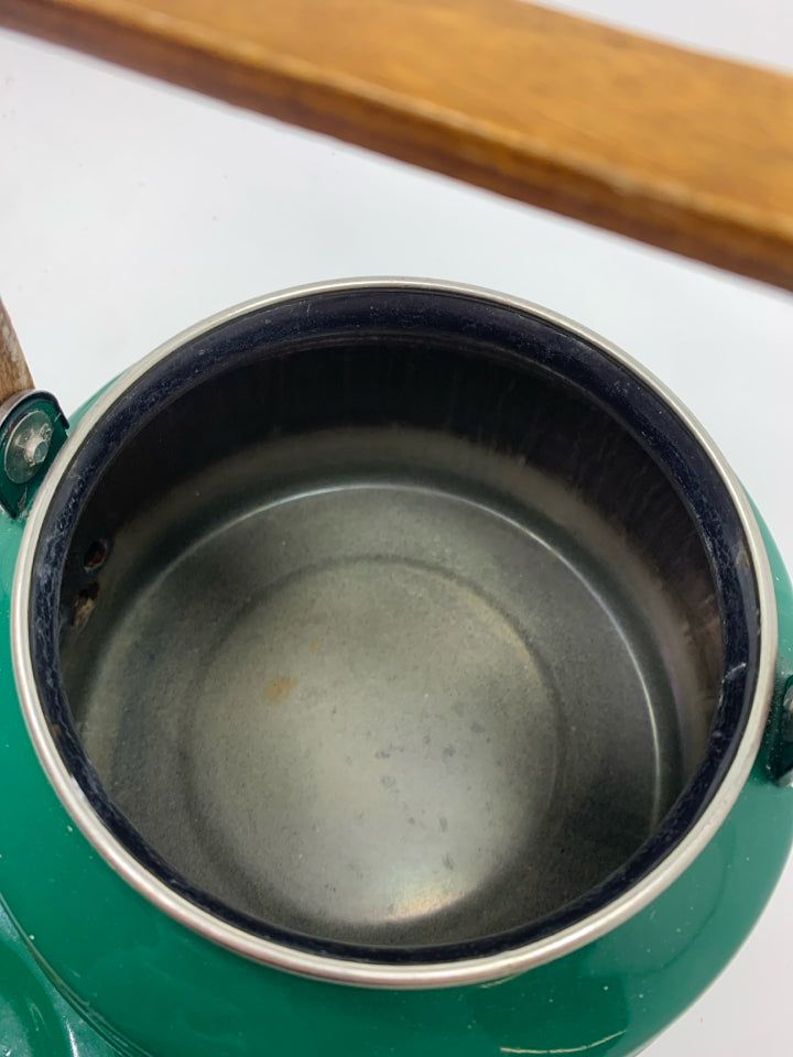 GREEN METAL TEA POT W/WOODEN HANDLE.