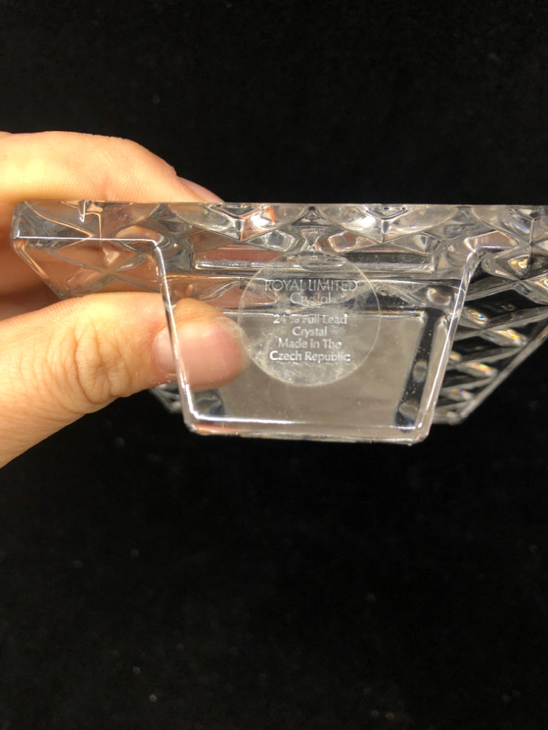 SMALL CRYSTAL PICTURE FRAME.