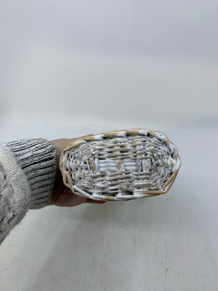 SMALL WHITE WASHED BASKET W/ LONG TWINE HANDLE.