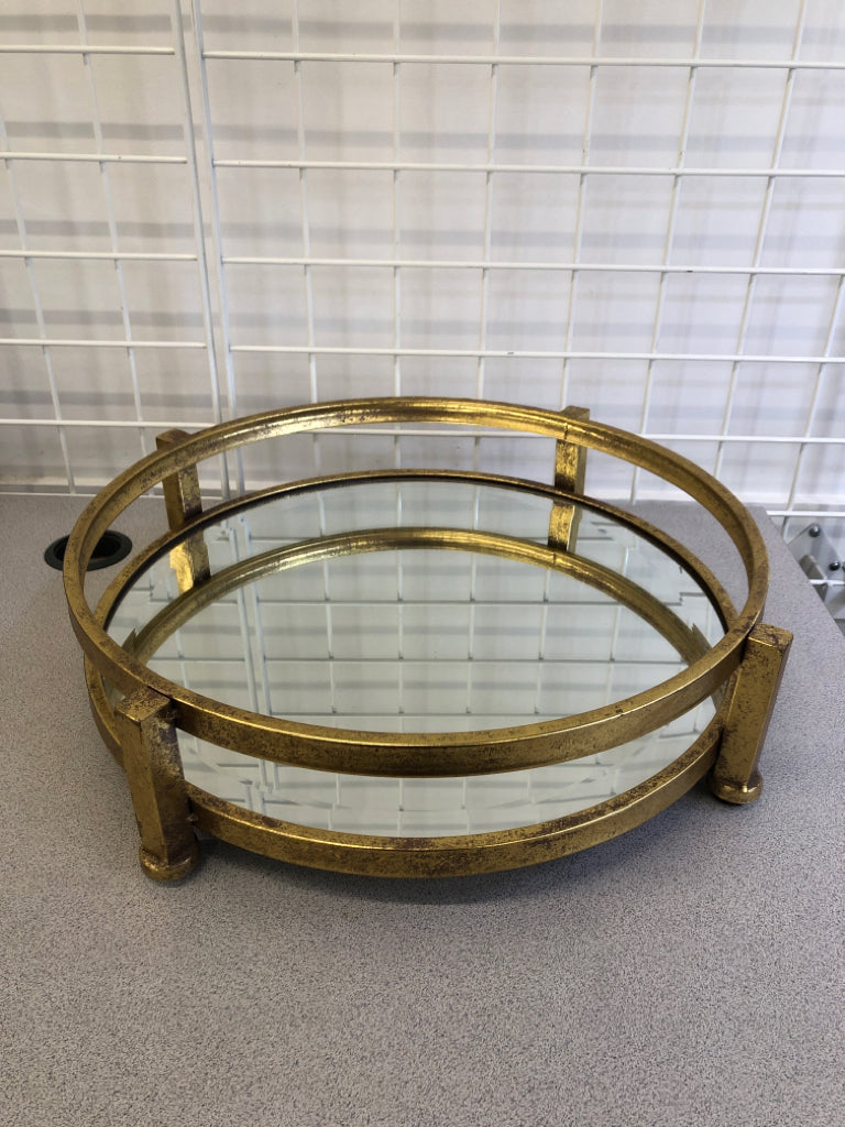GOLD RAISED MIRRORED CIRCLE TRAY.