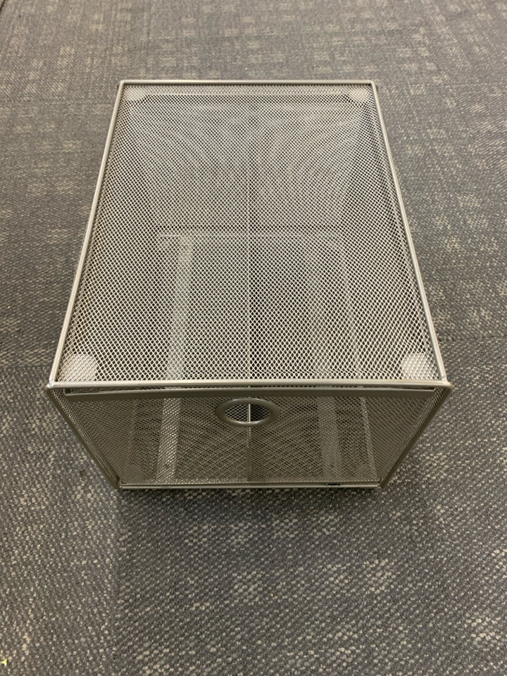 METAL ORGANIZER DRAWER.