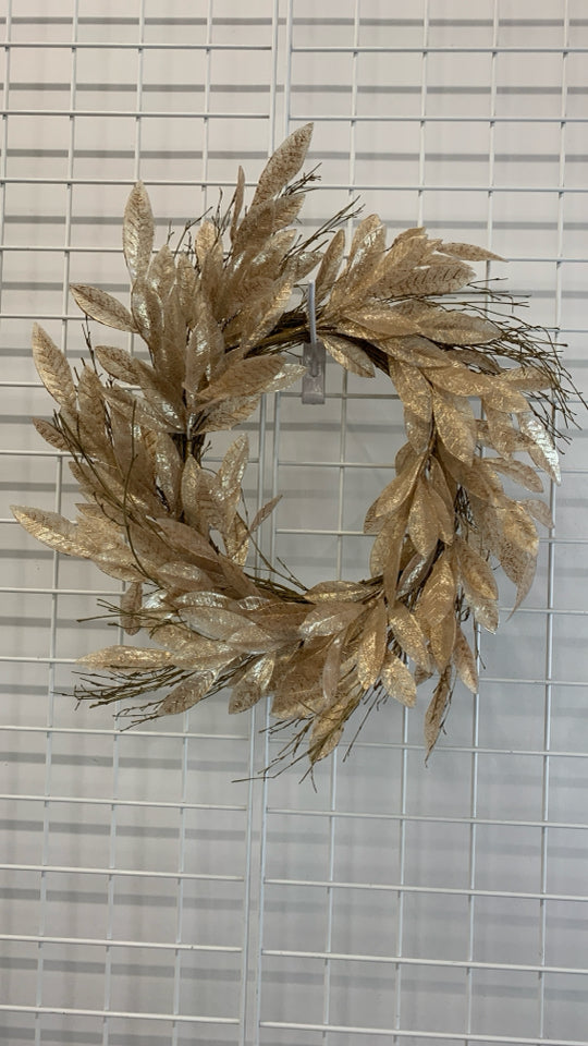 GOLD SHIMMER LEAF WREATH.