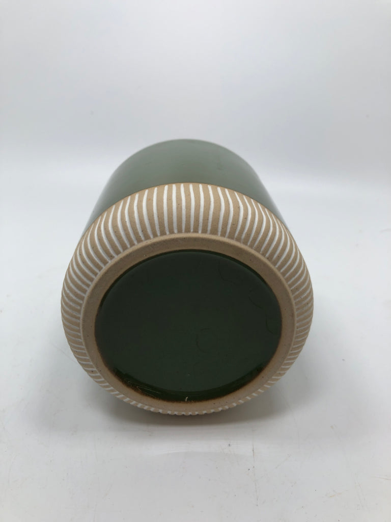 SM GREEN PLANTER.