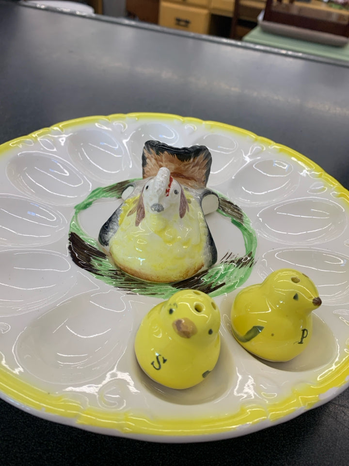 ROOSTER AND CHICK DEVILED EGG DISH W/SALT AND PEPPER SHAKERS.