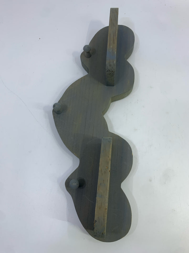 BLUE HEARTS SMALL WOOD SHELF W/HOOKS.