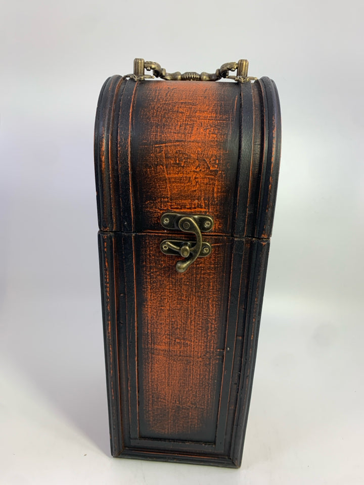 WOODEN WINE BOTTLE BOX W/HINGED LID.
