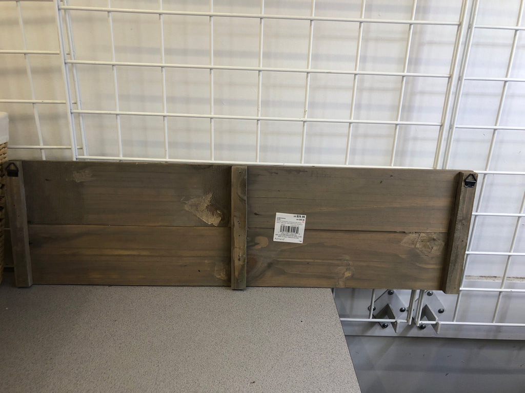 "OH COME LET US" WHITE DISTRESSED WOOD SIGN.