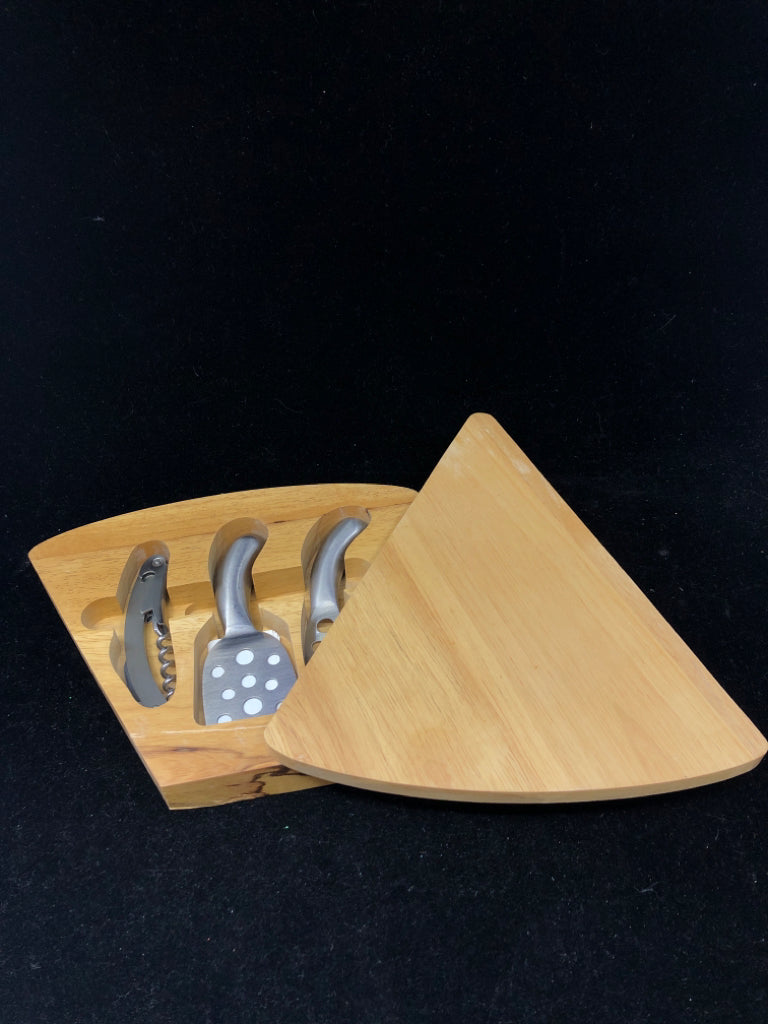 WOOD TRIANGLE CHEESE BOARD W/ 3 SPREADING UTENSILS.