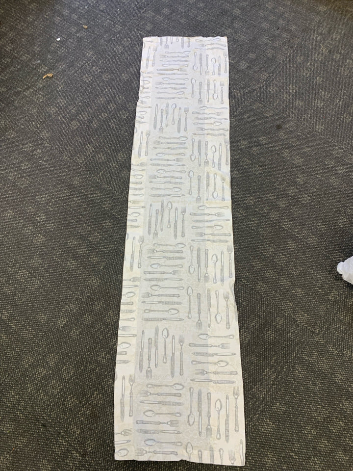 CREAM UTENSIL TABLE RUNNER.