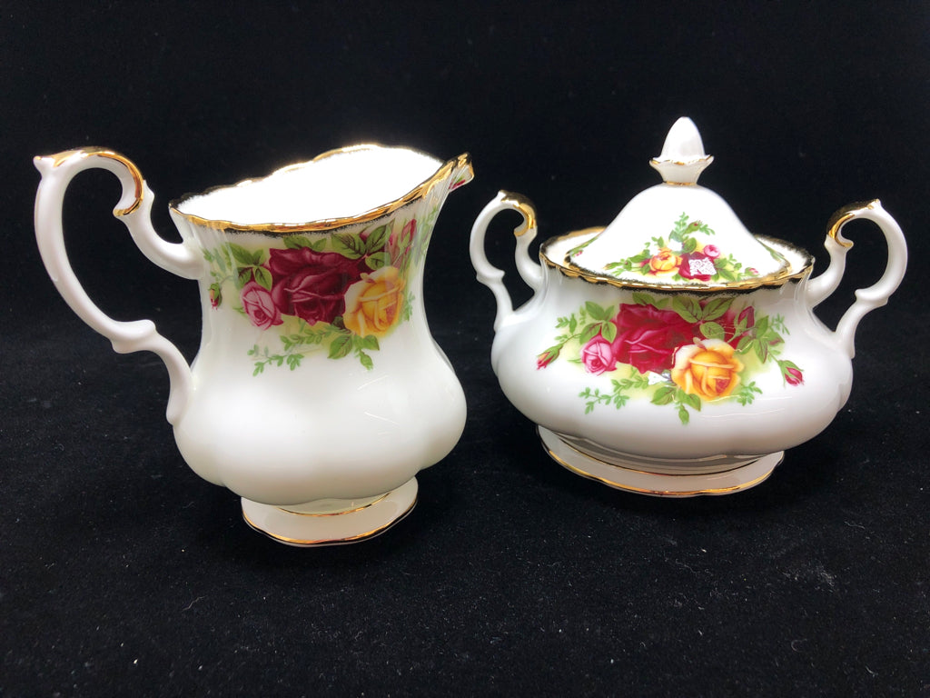 OLD COUNTRY ROSES SUGAR+CREAMER SET.