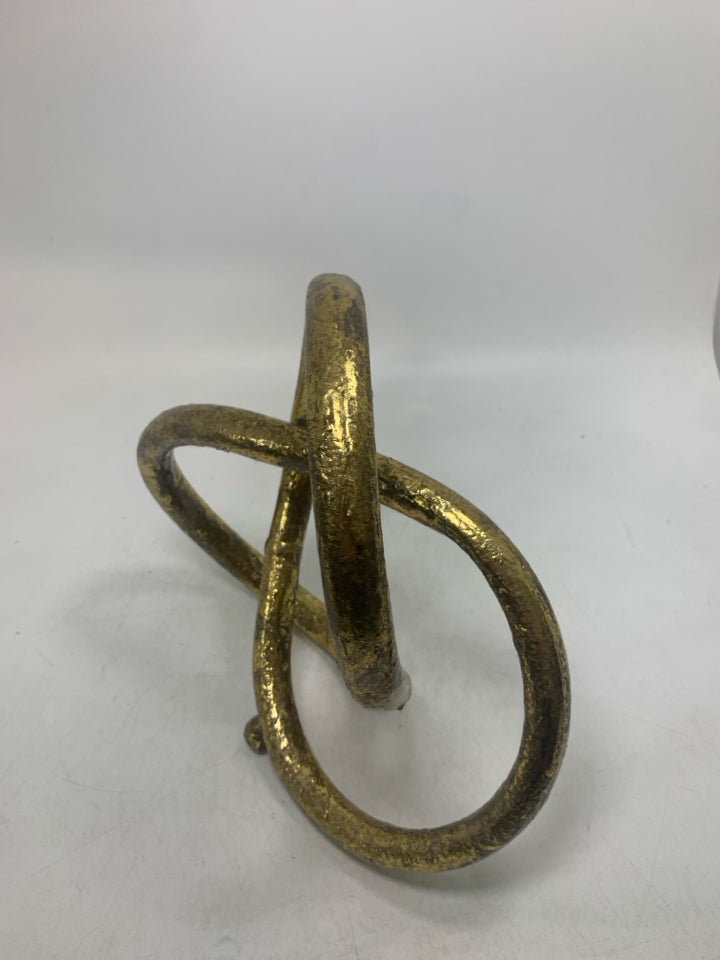 METAL STANDING KNOT DECOR.
