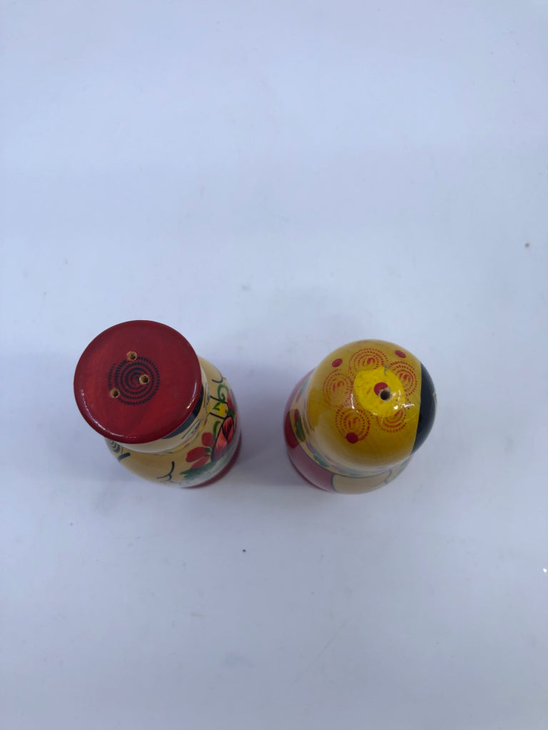 2 RUSSIAN DOLLS MAN/WOMAN S/P SHAKERS.