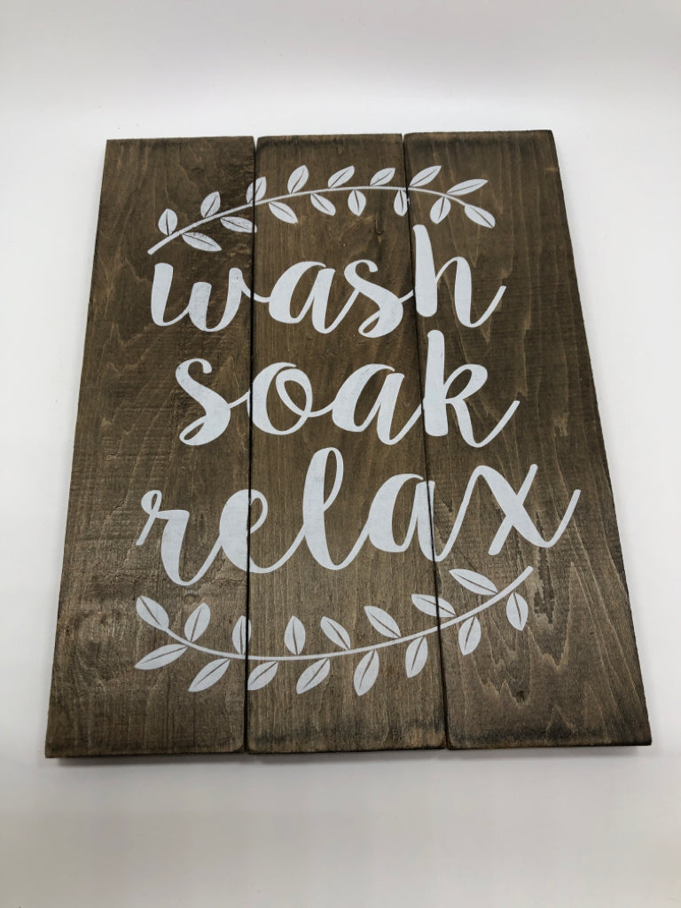 WASH SOAK RELAX WOOD WALL-HANGING.