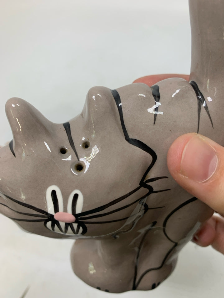 VTG B WARE POTTERY CAT/DOG SALT & PEPPER SHAKERS.