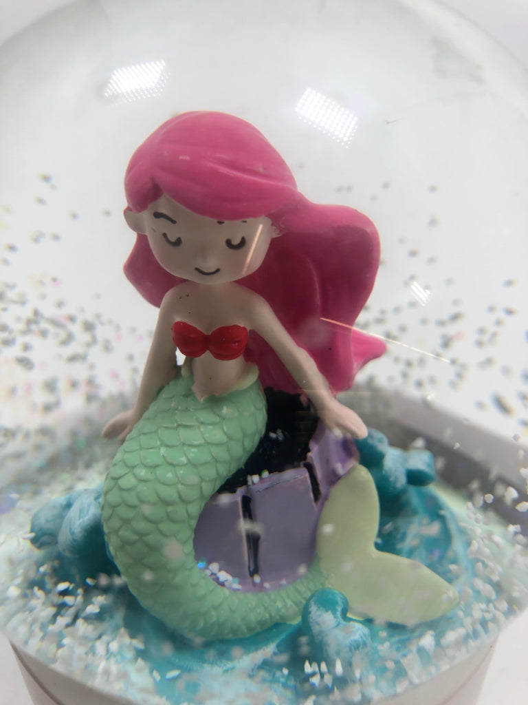 MERMAID SNOW GLOBE MUSIC BOX.