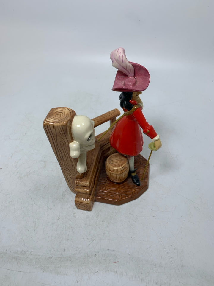 VTG DISNEY SHOWCASE CAPTAIN HOOK FIGURINE 2002.