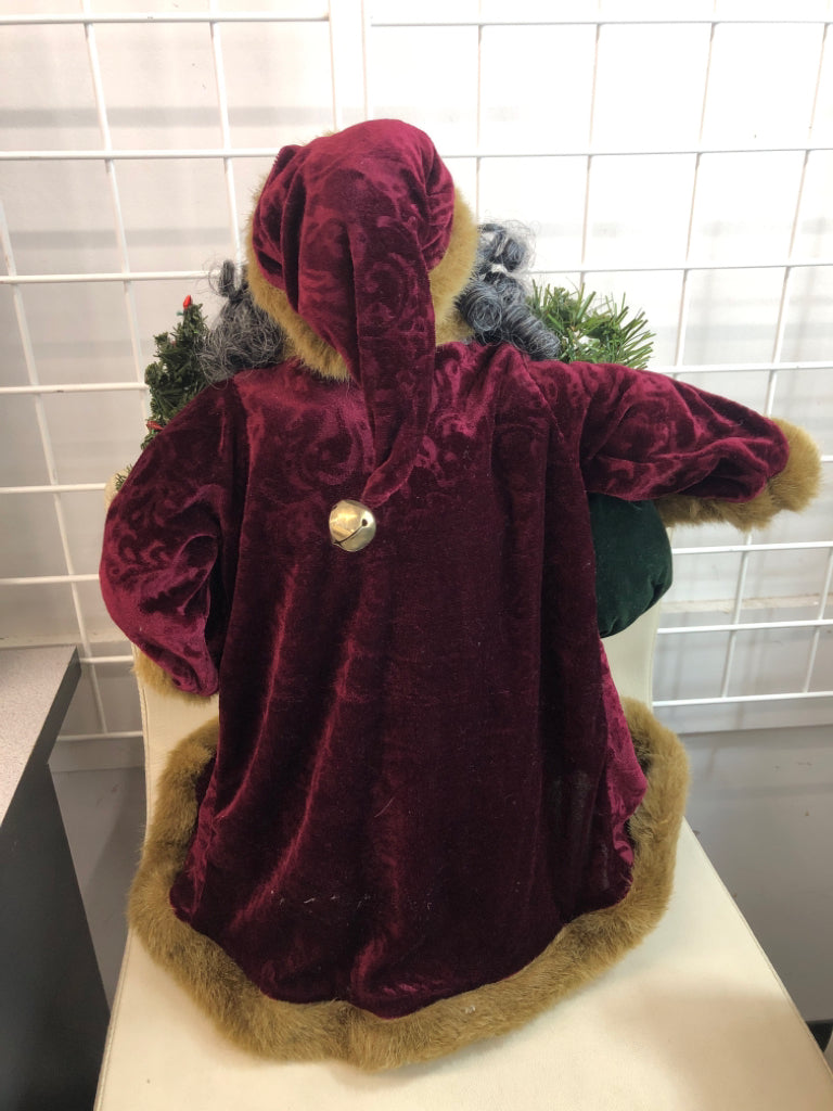 SANTA TREE TOPPER W/PRESENTS AND WINTER PIP.